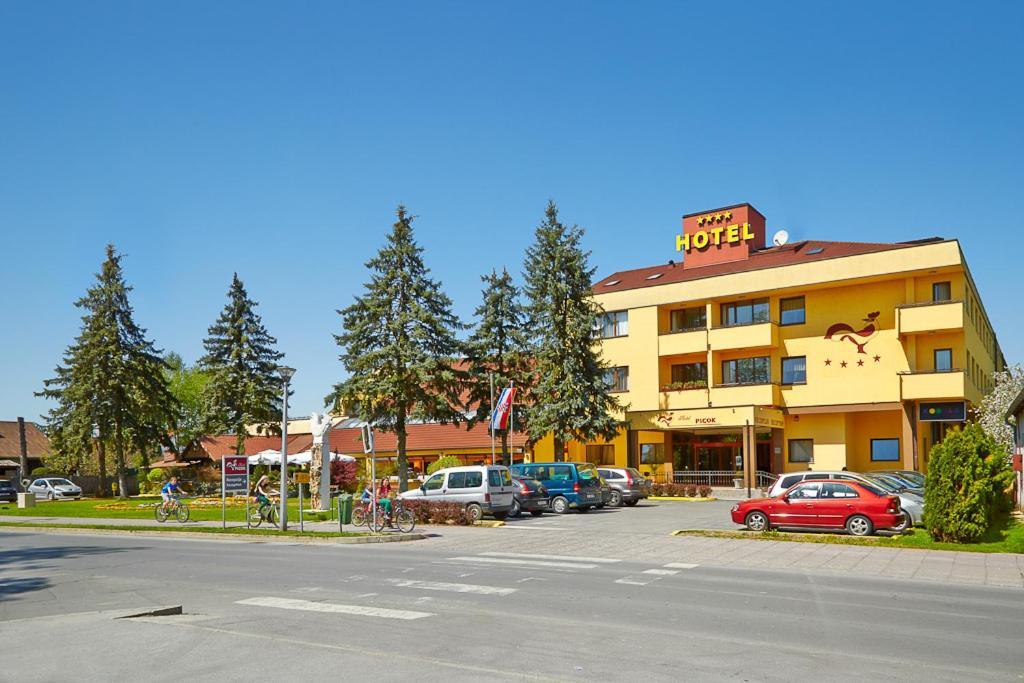 Hotel Picok Ðurđevac Eksteriør bilde