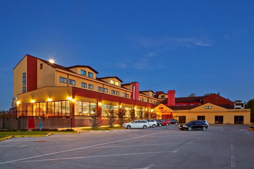 Hotel Picok Ðurđevac Eksteriør bilde